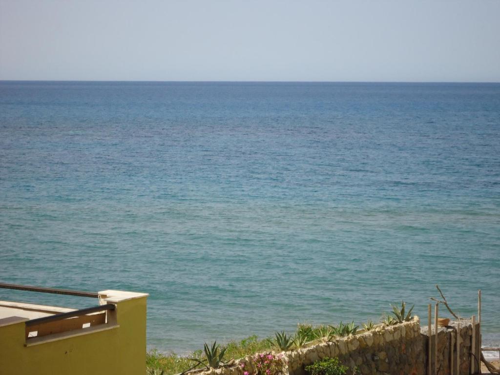 Almyra Apartments & Suites Sfáka Rum bild