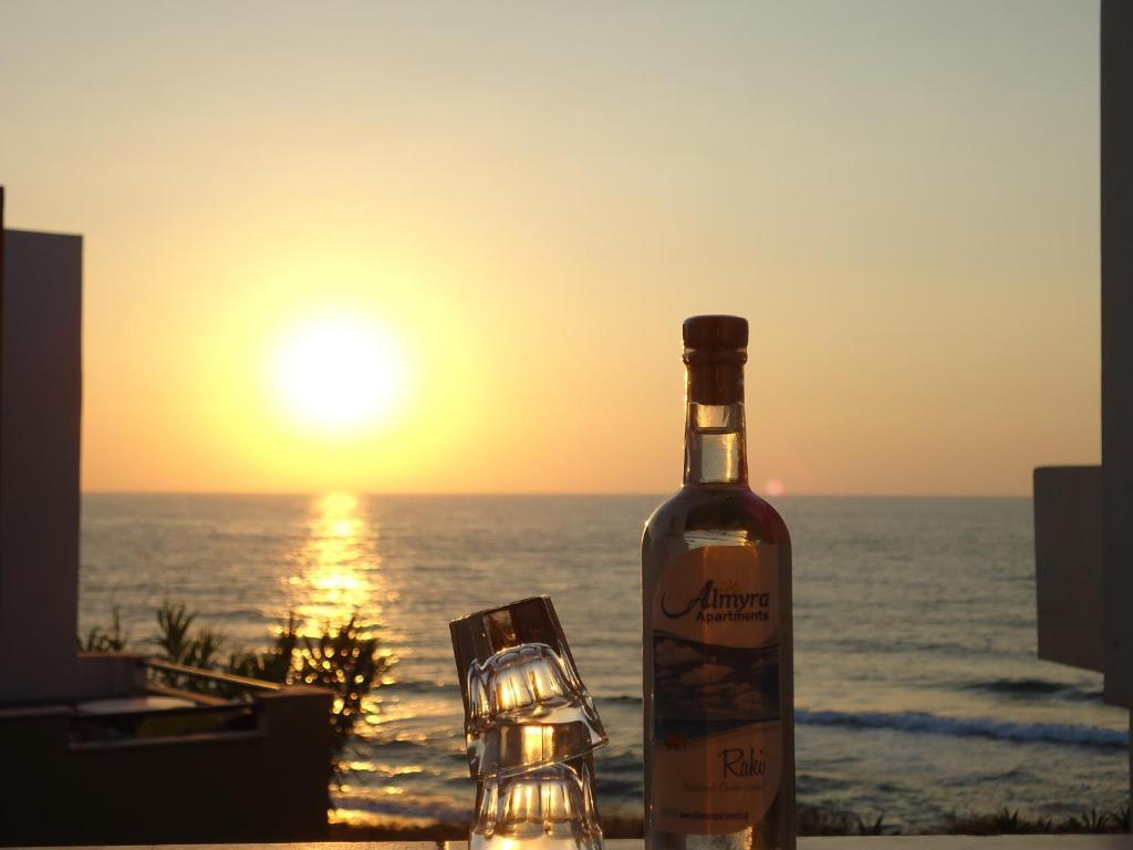 Almyra Apartments & Suites Sfáka Rum bild