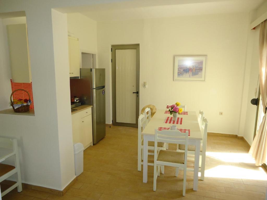 Almyra Apartments & Suites Sfáka Rum bild